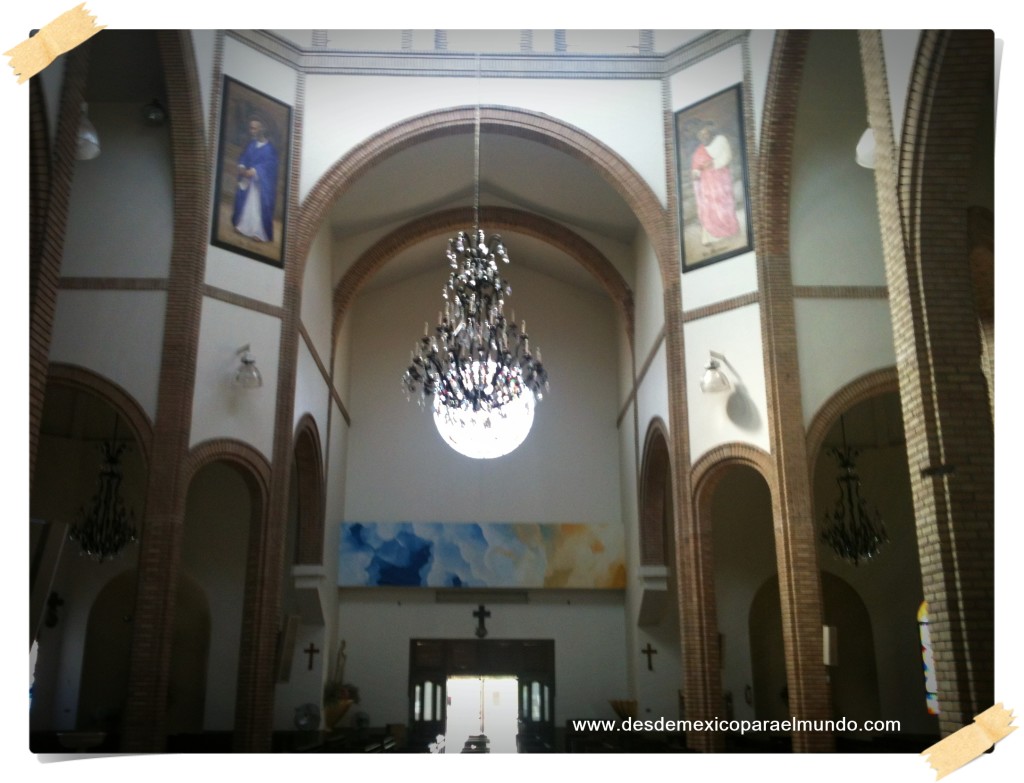 Interior de una iglesia en Allende, Nuevo León.