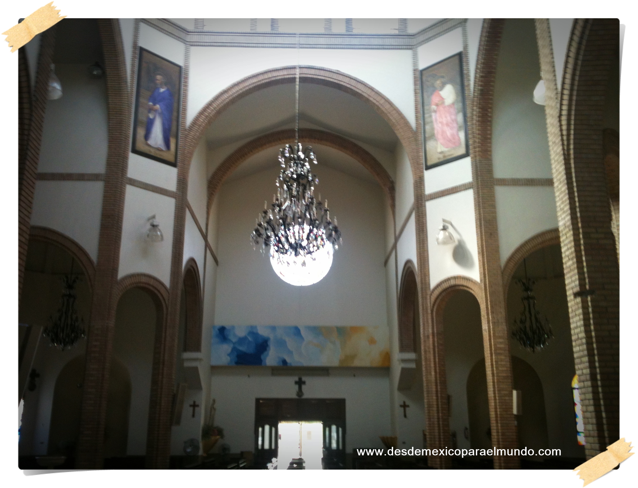 Interior de una iglesia en Allende, Nuevo León.