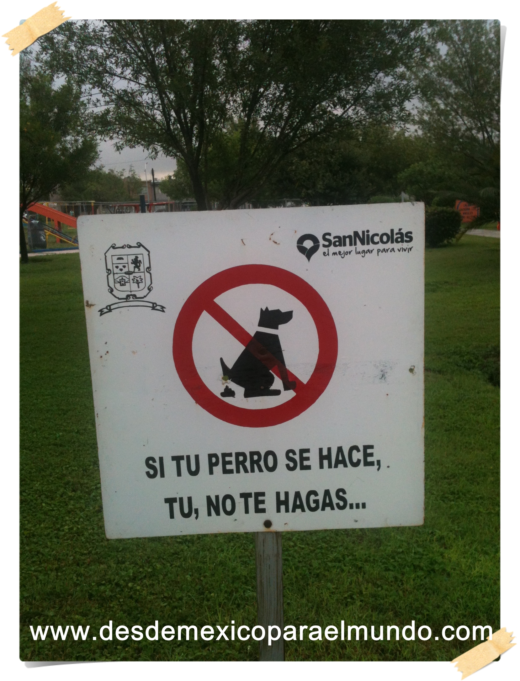 Uno de los anuncios del parque // One of the signs at the park.